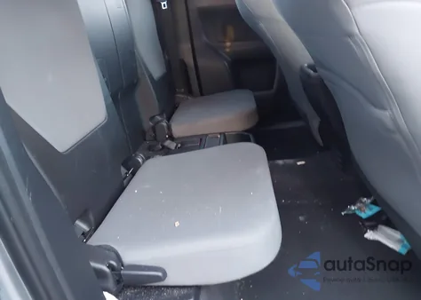 2018 Toyota Tacoma Sr5 z USA, uszkodzony, nr VIN 5TFRX5GN8JX117075